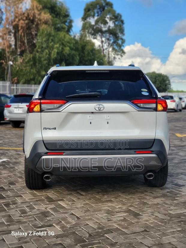 Toyota RAV4 2019 White