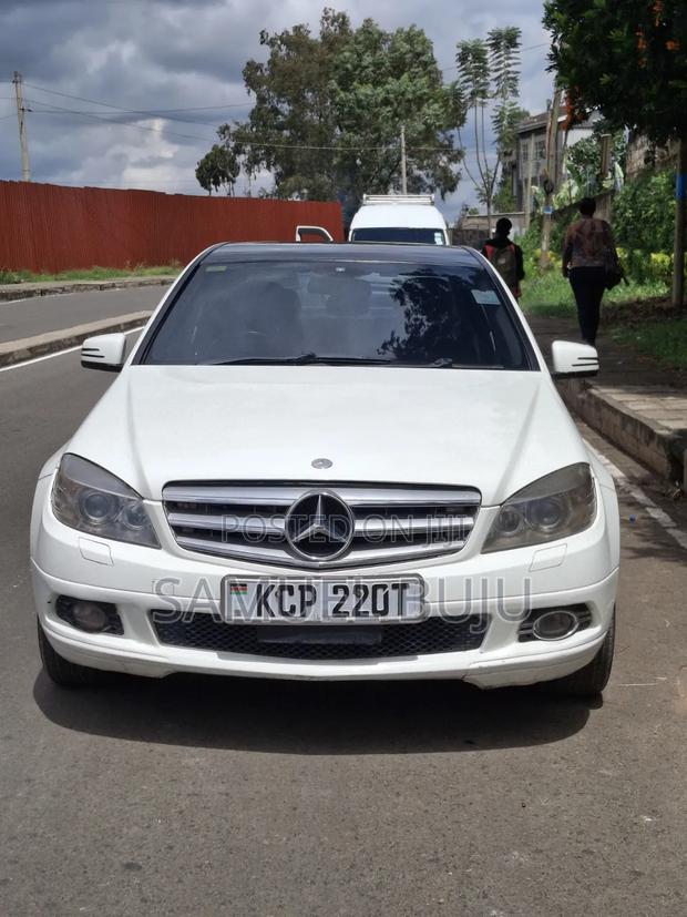 Mercedes-Benz C200 2011 Pearl