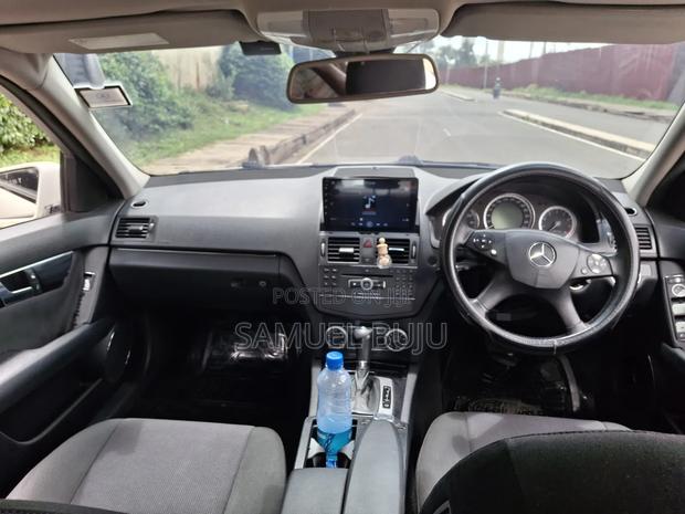 Mercedes-Benz C200 2011 Pearl
