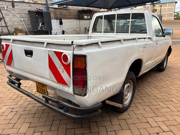 Nissan Hardbody 2002 White