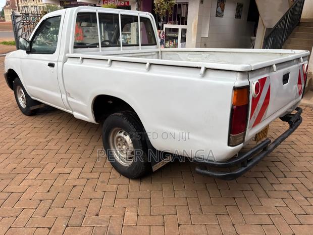 Nissan Hardbody 2002 White
