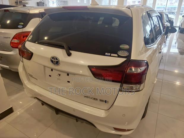 Toyota Corolla Fielder 2019 White