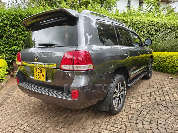 Toyota Land Cruiser 2007 Gray