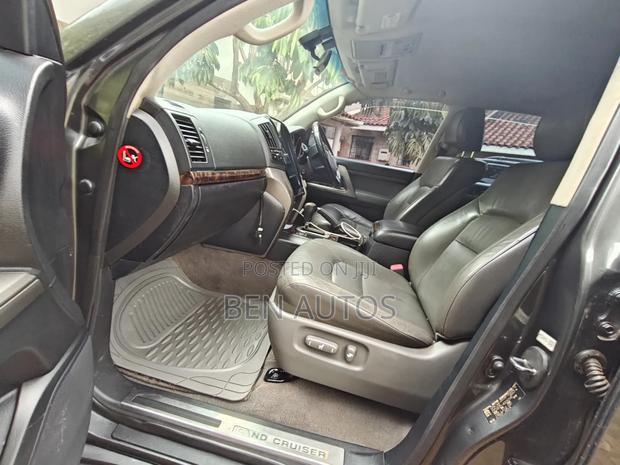 Toyota Land Cruiser 2007 Gray