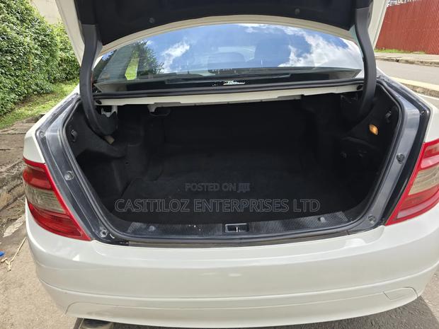 Mercedes-Benz C200 2011 White