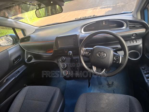 Toyota Sienta 2016 Blue