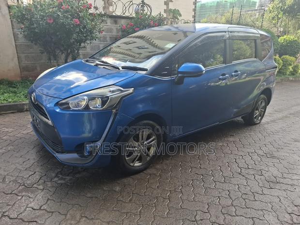 Toyota Sienta 2016 Blue