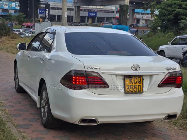 Toyota Crown 2011 White