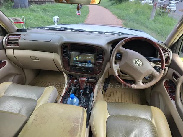 Toyota Land Cruiser HDJ 100 2001 White
