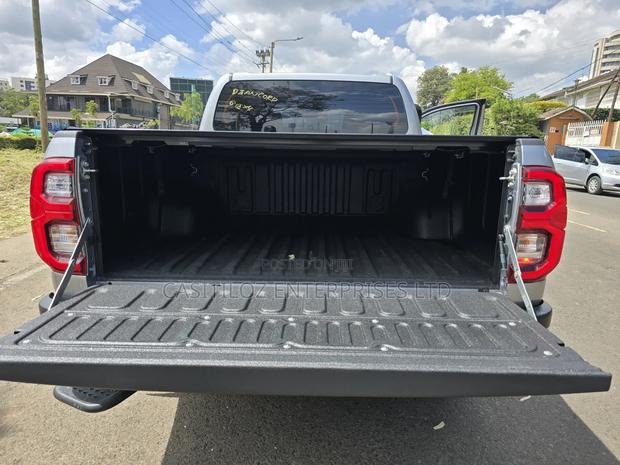 Toyota Hilux Revo Double Cab Deisel 2.4 AWD 2021 Silver