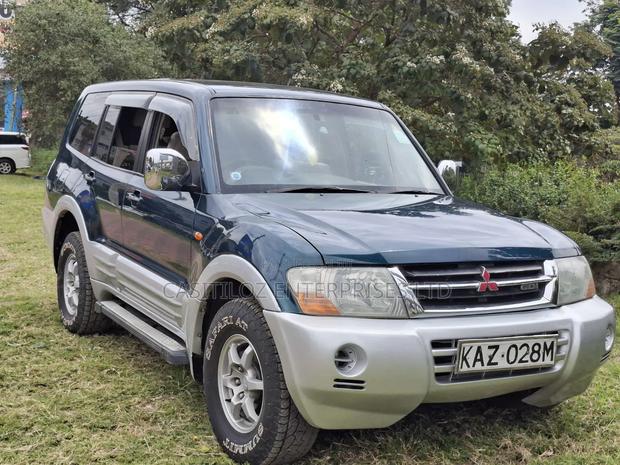 Mitsubishi Pajero Sport 2000 Green
