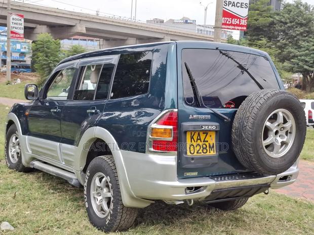 Mitsubishi Pajero Sport 2000 Green