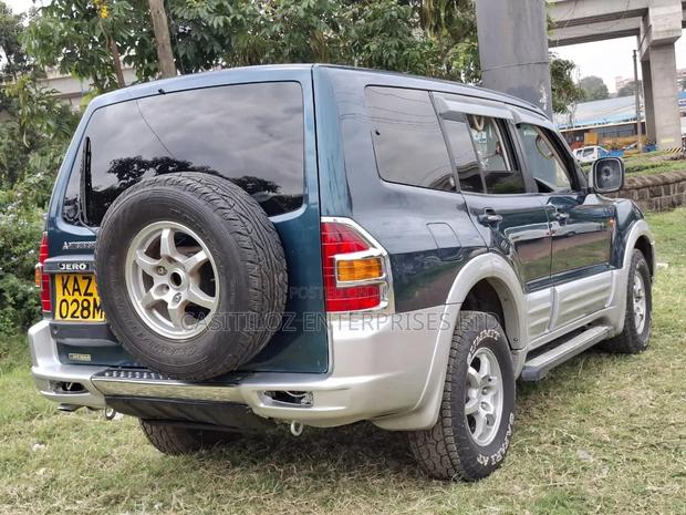 Mitsubishi Pajero Sport 2000 Green