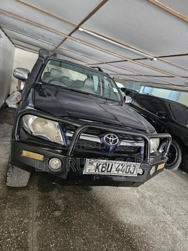 Toyota Hilux 2006 Black