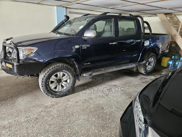 Toyota Hilux 2006 Black