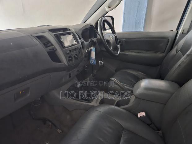 Toyota Hilux 2006 Black