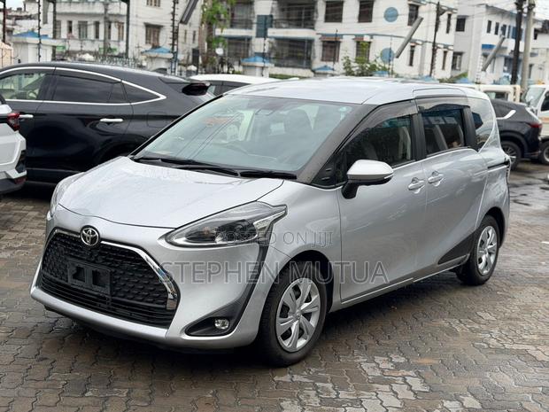 Toyota Sienta 1.5 FWD 2019 Silver