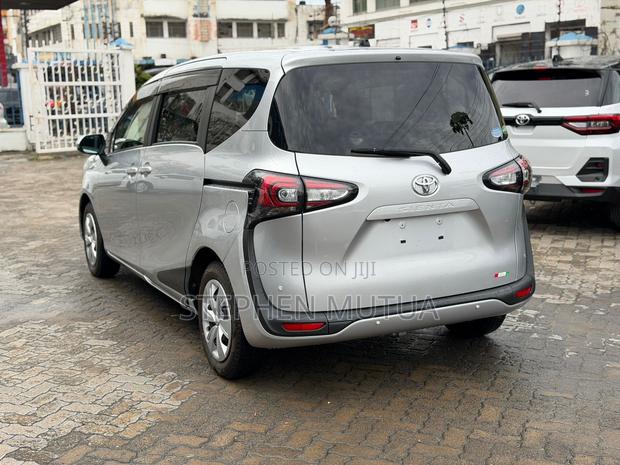 Toyota Sienta 1.5 FWD 2019 Silver