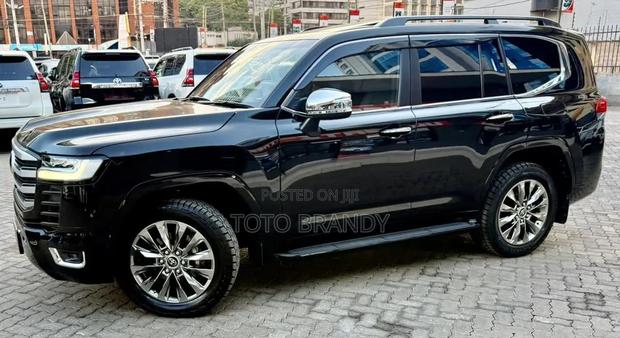 Toyota Land Cruiser 3.3 Diesel 4WD 2022 Black