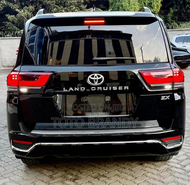 Toyota Land Cruiser 3.3 Diesel 4WD 2022 Black