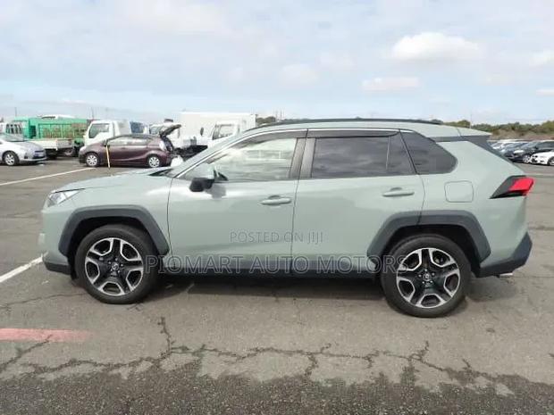 Toyota RAV4 Hybrid 2019 Green