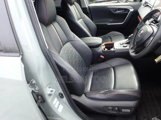 Toyota RAV4 Hybrid 2019 Ivory