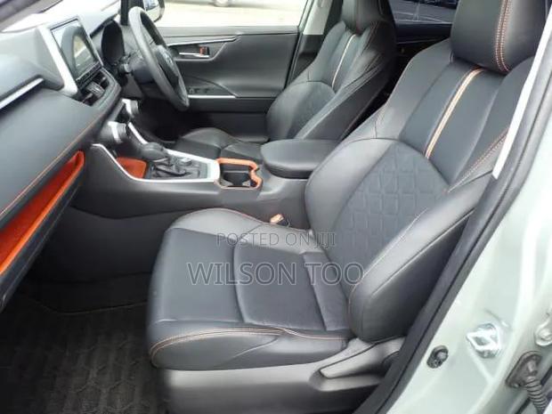 Toyota RAV4 Hybrid 2019 Ivory