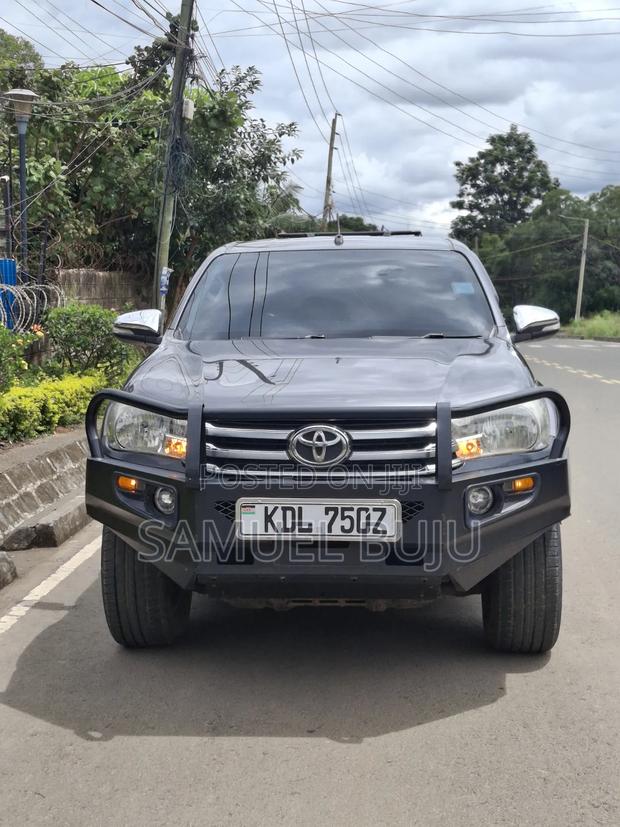 Toyota Hilux 2016 Gray