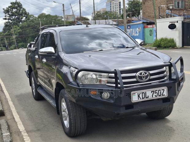 Toyota Hilux 2016 Gray
