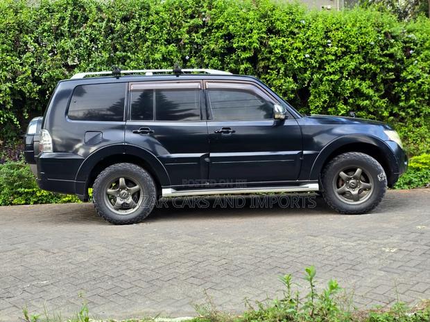 Mitsubishi Pajero 3.0 2011 Black