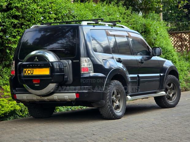 Mitsubishi Pajero 3.0 2011 Black