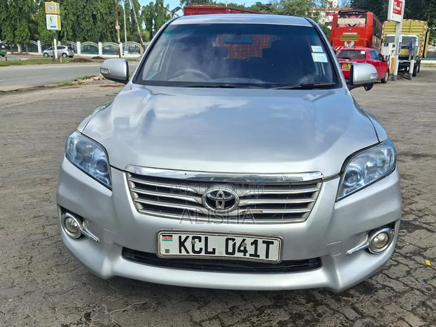 Toyota Vanguard 2010 Silver