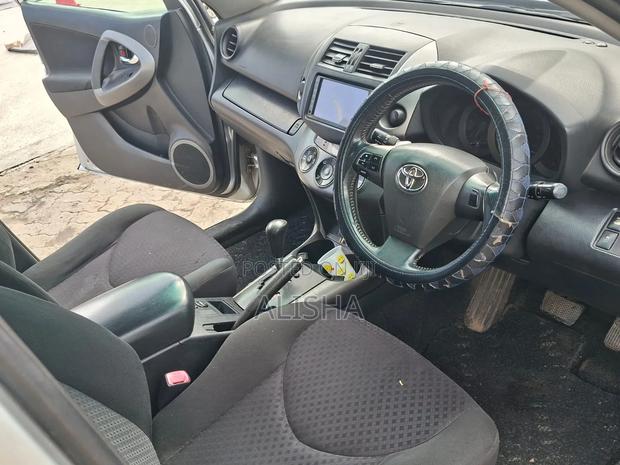 Toyota Vanguard 2010 Silver