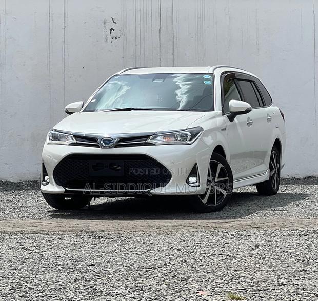 Toyota Corolla Fielder 1.5 Hybrid FWD 2019 Silver