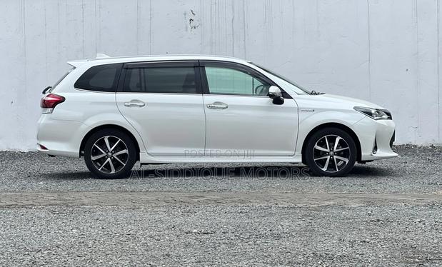 Toyota Corolla Fielder 1.5 Hybrid FWD 2019 Silver