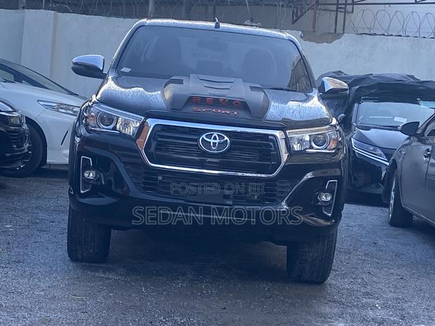 Toyota Hilux 2019 Black