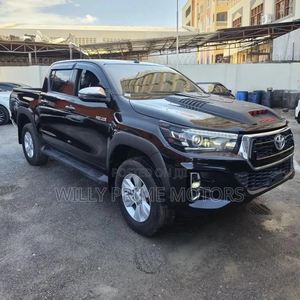 Toyota Hilux Revo Double Cab Deisel 2.4 RWD 2020 Black