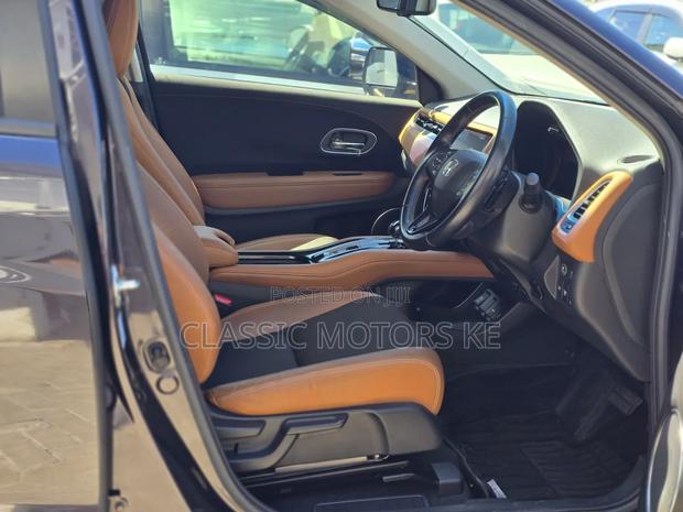 Honda Vezel 1.5 2WD 172 hp 2020 Brown