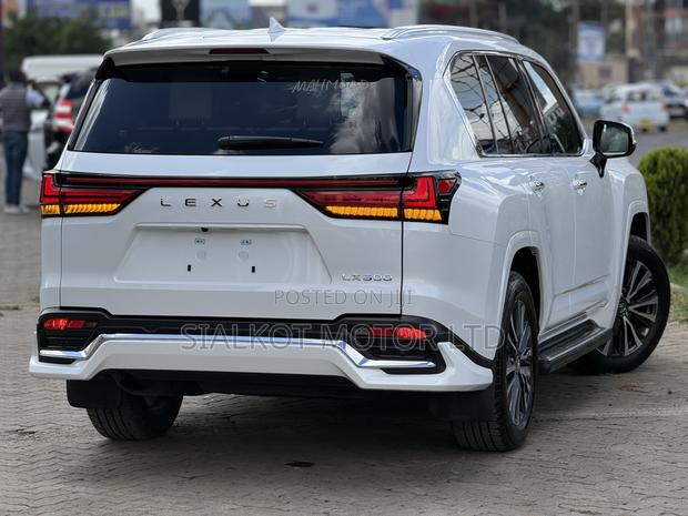 Lexus LX 600 2022 White