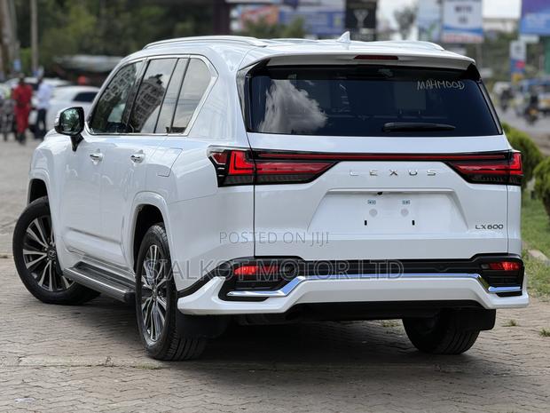 Lexus LX 600 2022 White