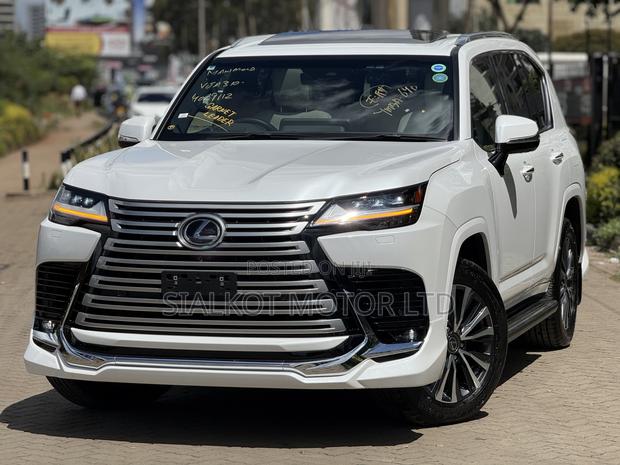 Lexus LX 600 2022 White