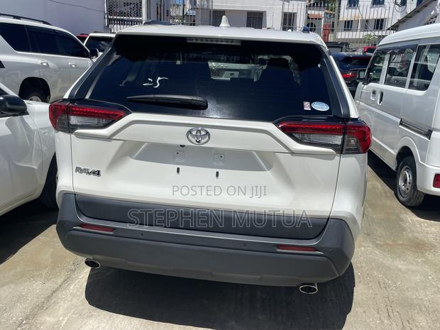 Toyota RAV4 Adventure 2019 White
