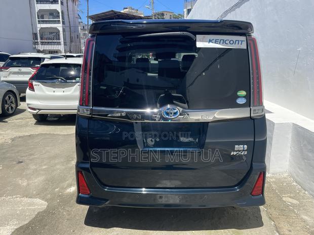 Toyota Noah 1.8 FWD Hybrid (7 seater) 2019 Blue