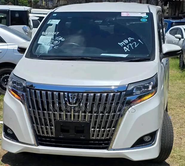 Toyota Esquire 2.0 AWD (7 seater) 2019 Off white