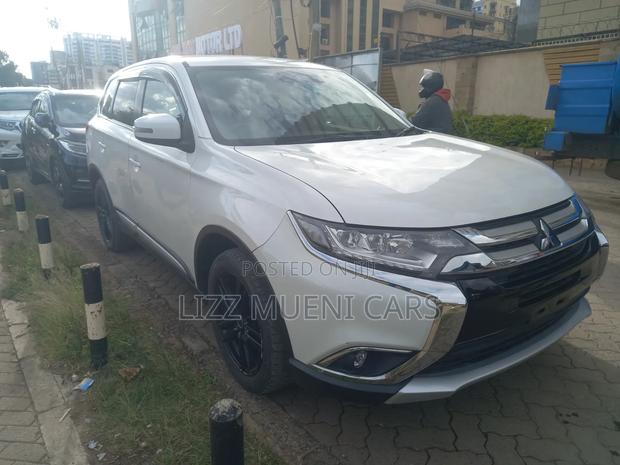 Mitsubishi Outlander 2019 White