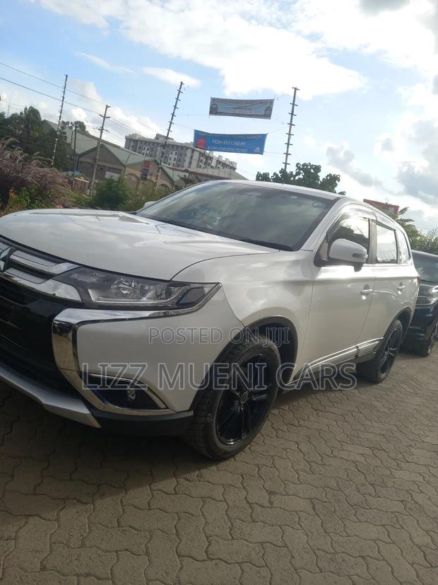 Mitsubishi Outlander 2019 White
