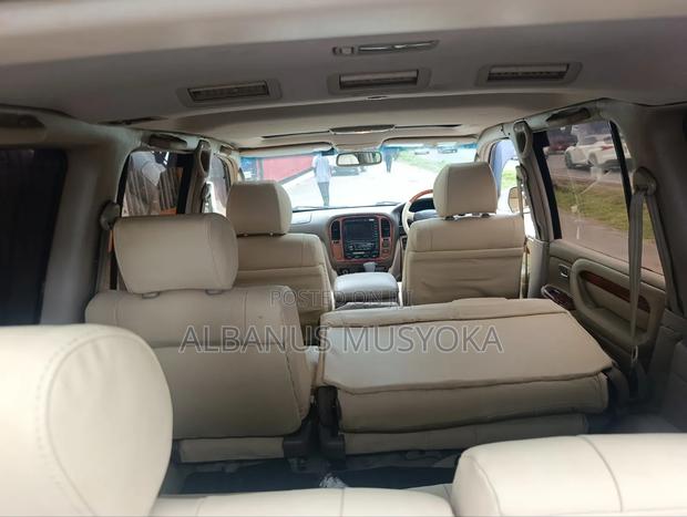 Toyota Land Cruiser 2001 White