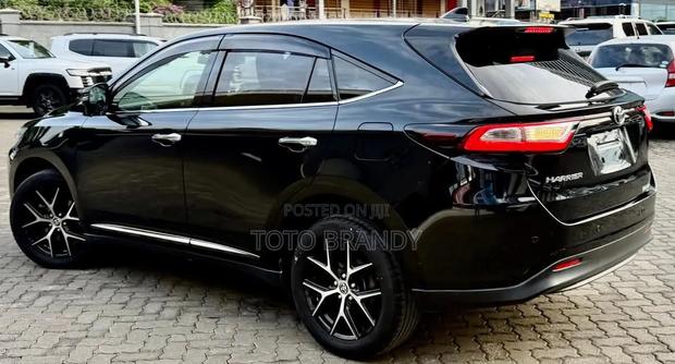 Toyota Harrier 2.0 4WD 2019 Black