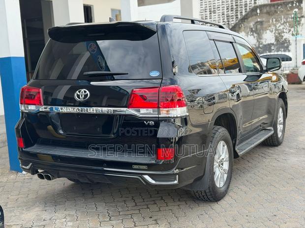Toyota Land Cruiser 4.6 V8 ZX 2019 Black