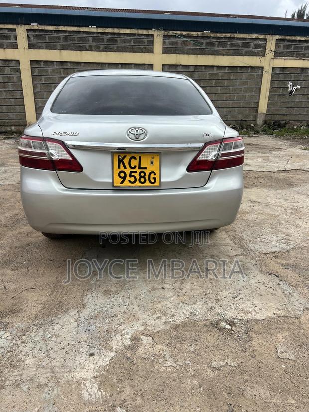 Toyota Premio 2011 Silver